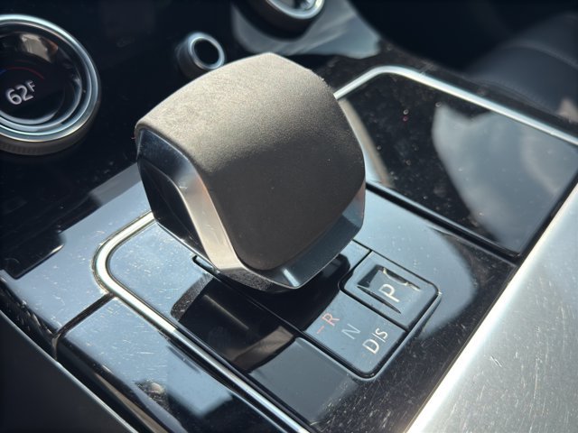 Used 2022 White Land Rover R-Dynamic S image 16