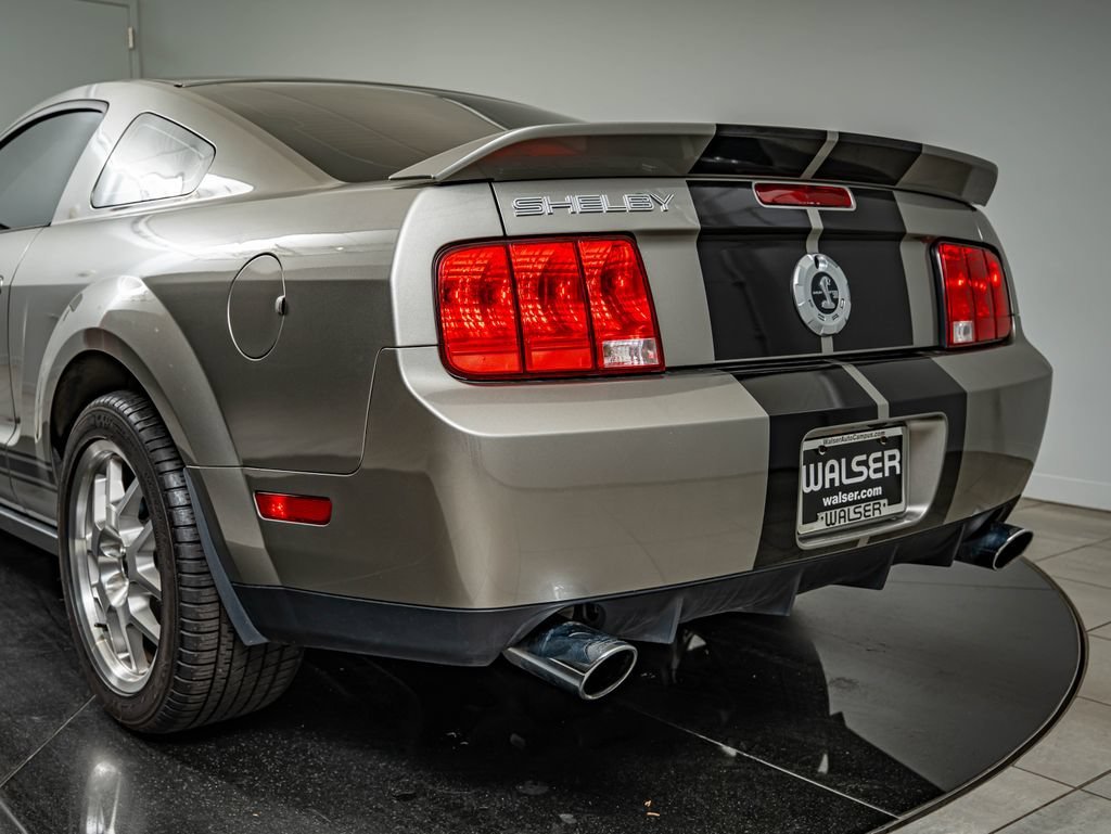 Used 2009 Vapor Silver Clearcoat Metallic Ford Shelby GT500 image 20