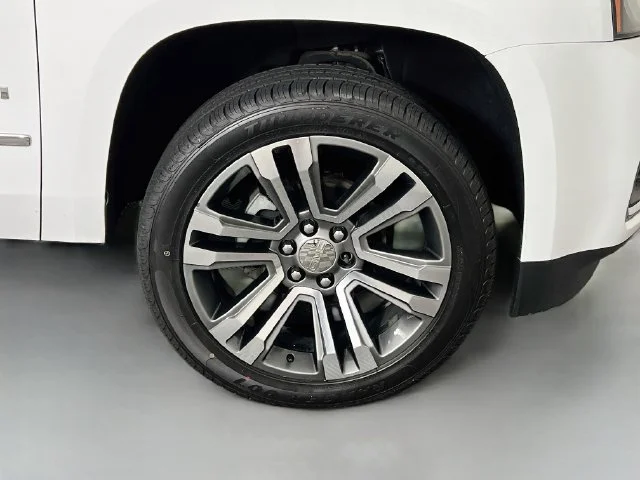 Used 2019 White GMC Denali image 43