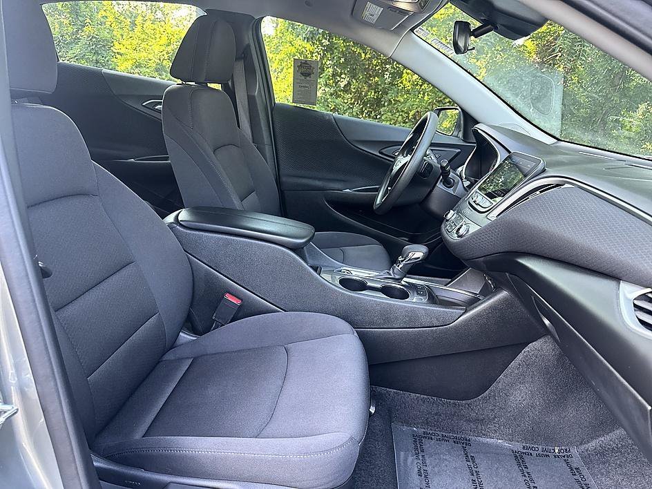 Used 2025 Sterling Gray Metallic Chevrolet LT image 19