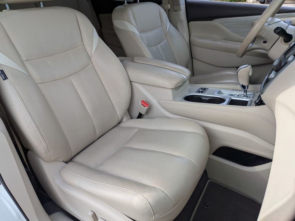 Used 2018 White Nissan Platinum image 33