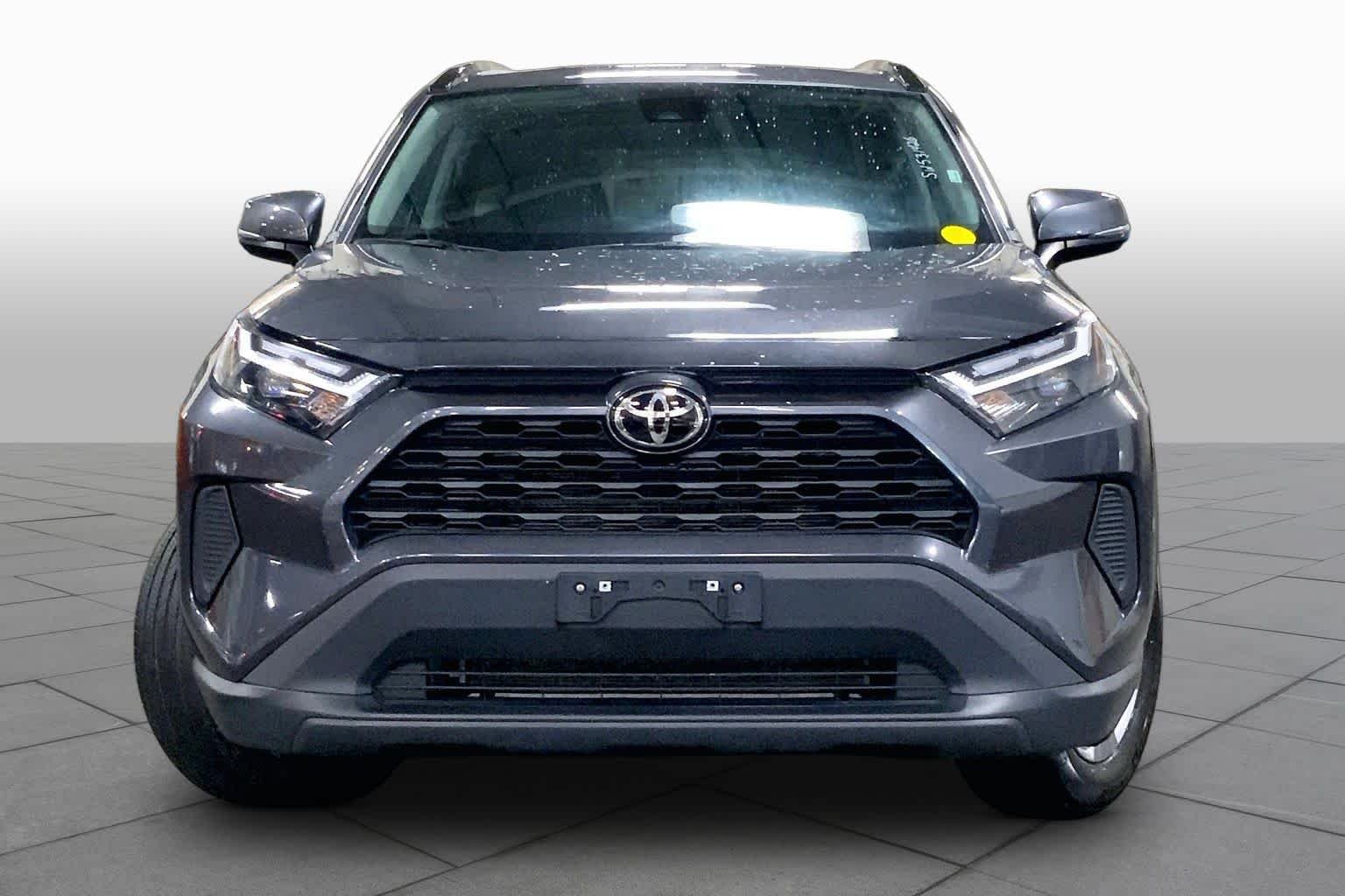 Used 2025 Magnetic Gray Metallic Toyota XLE image 4