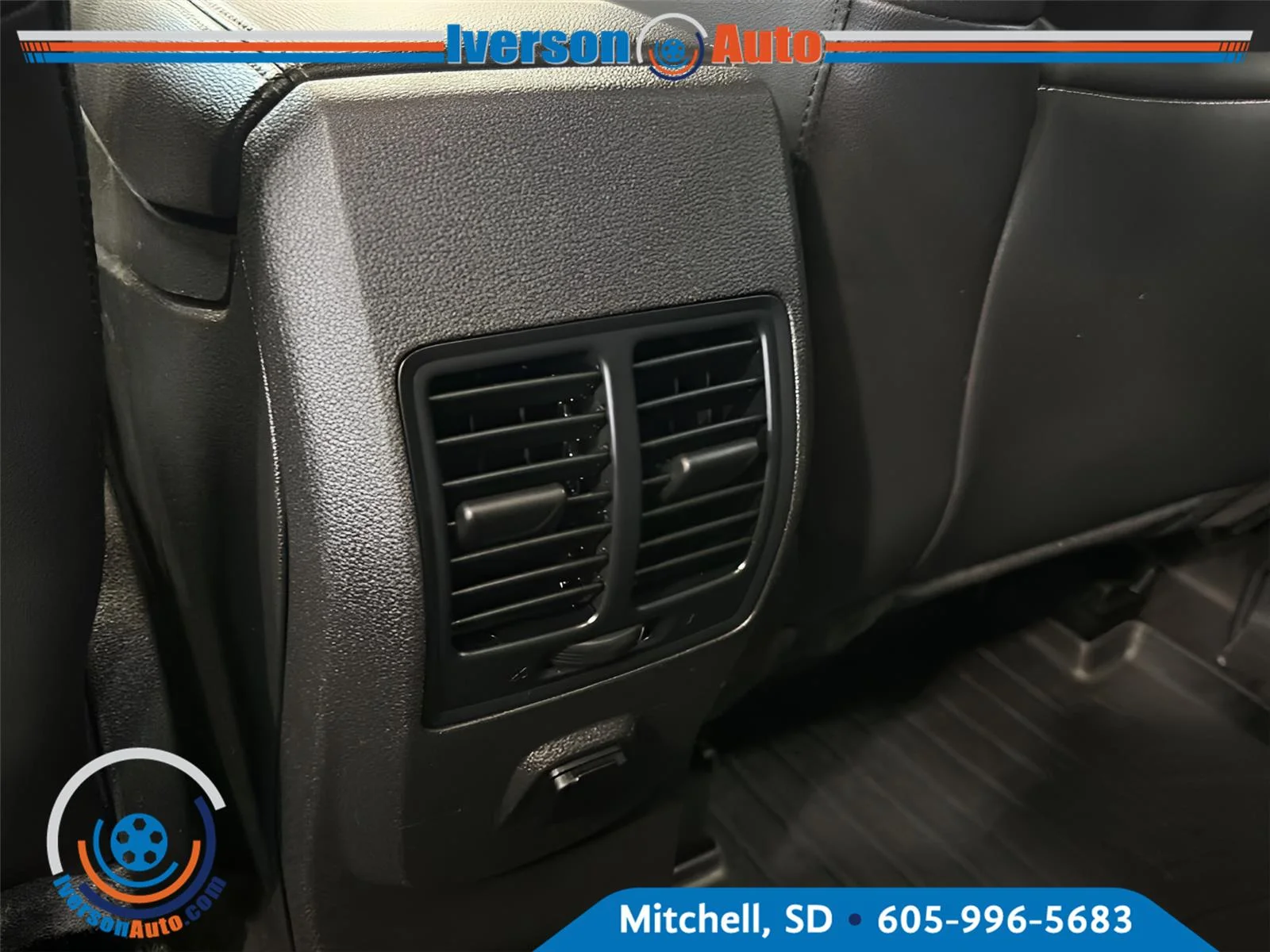 Used 2019 Ingot Silver Ford SEL image 27