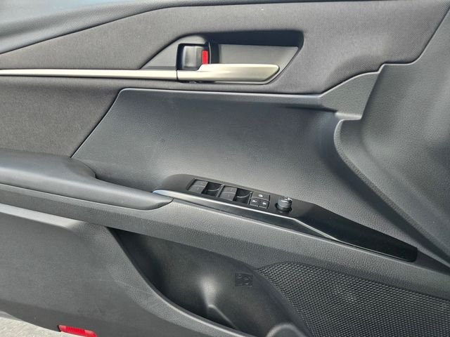 Used 2025  Toyota LE image 17