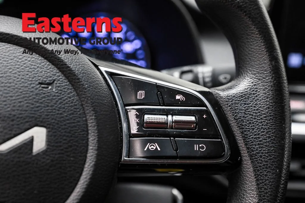 Used 2022 Black Kia LXS image 16