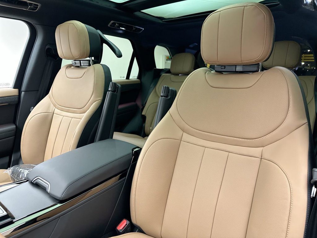 New 2027 Firenze Red Land Rover Dynamic SE image 10