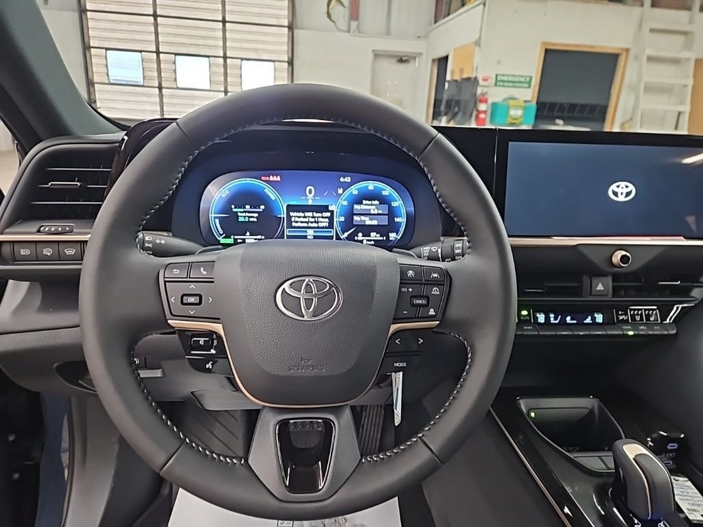 2025 Toyota Crown Signia XLE - Photo 19