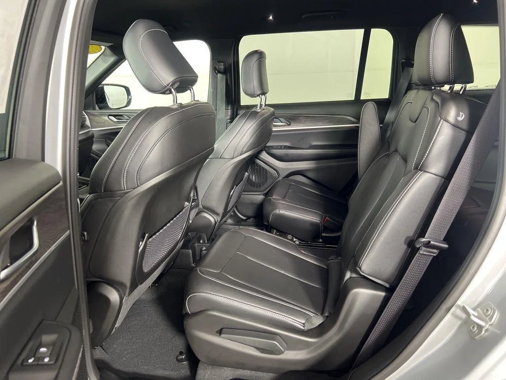 Used 2025 Silver Zynith Jeep Limited image 21