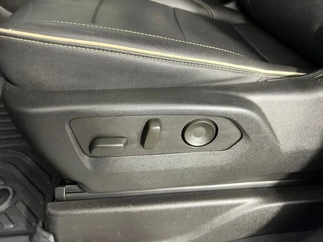 Used 2022 White Chevrolet Premier image 21