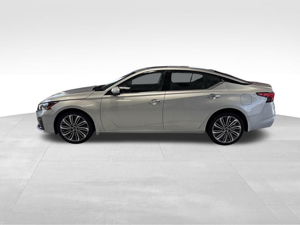 Used 2023 Silver Nissan 2.5 SL image 2
