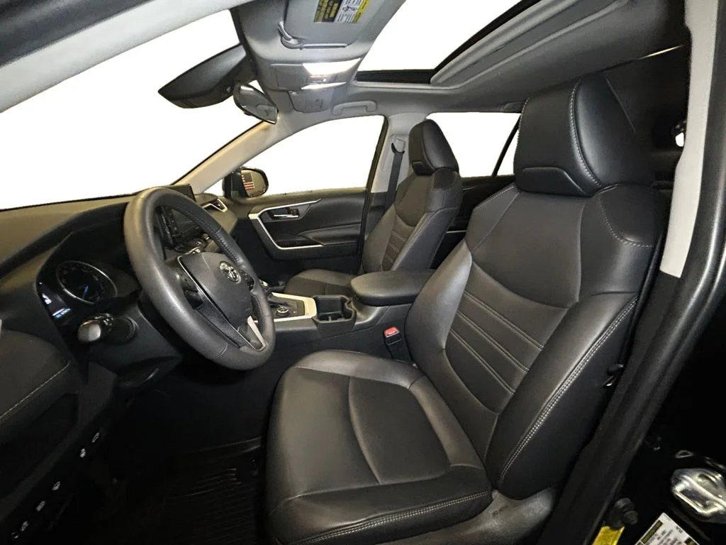 Used 2022 Midnight Black Toyota XLE Premium image 9