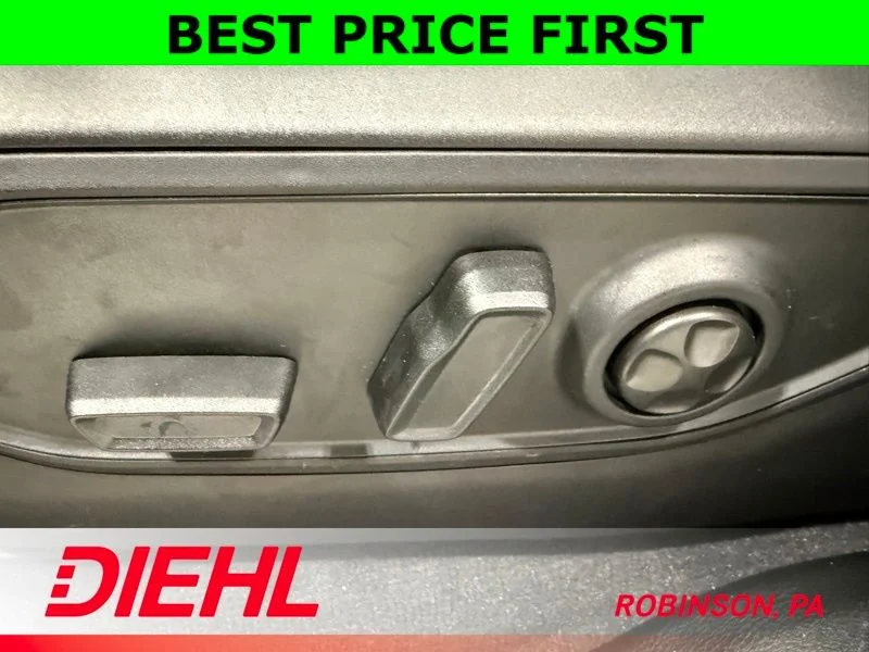 New 2026 Bright White Clear-Coat Exterior Paint Jeep Laredo image 16