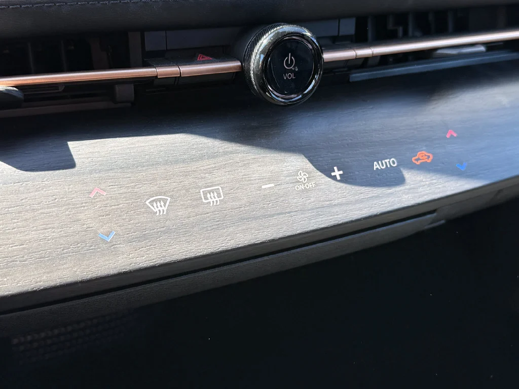 Used 2023  Nissan VENTURE+ image 18