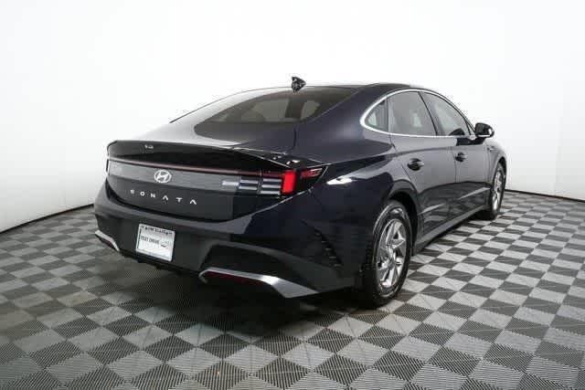 New 2026 Carbon Blue Hyundai SE image 53