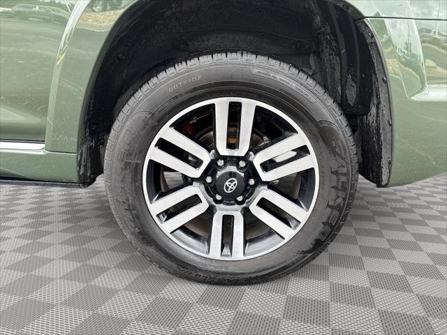 Certified Used 2022 ARMY GREEN Toyota  image 16