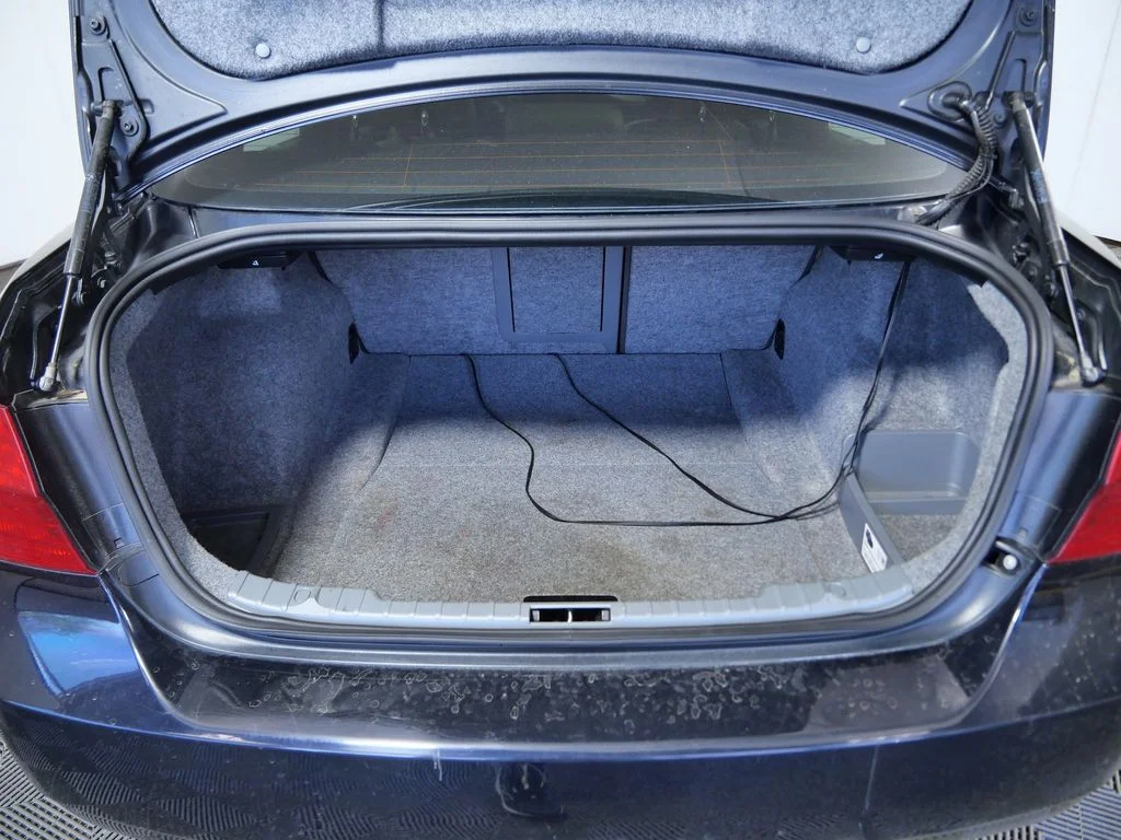 Used 2009 Black BMW Base image 9