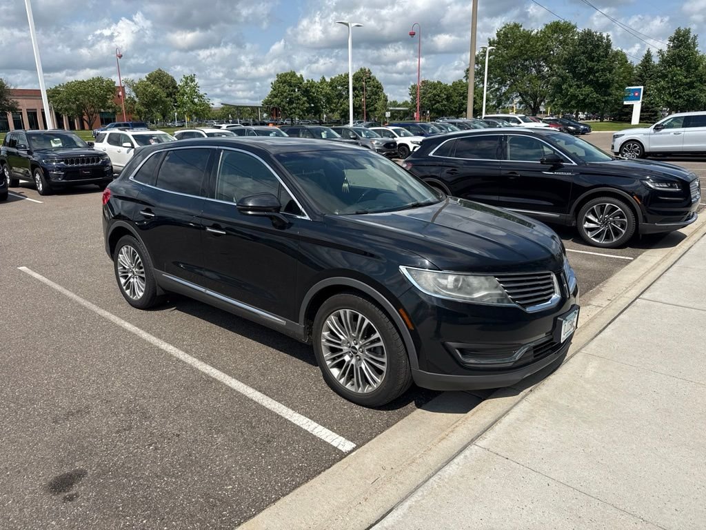 Used 2018 Black Lincoln Reserve image 1