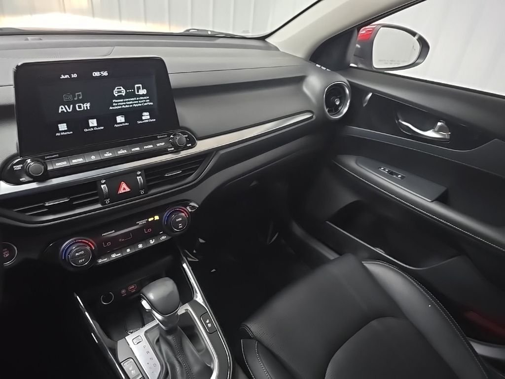 Used 2019 Red Kia EX image 25