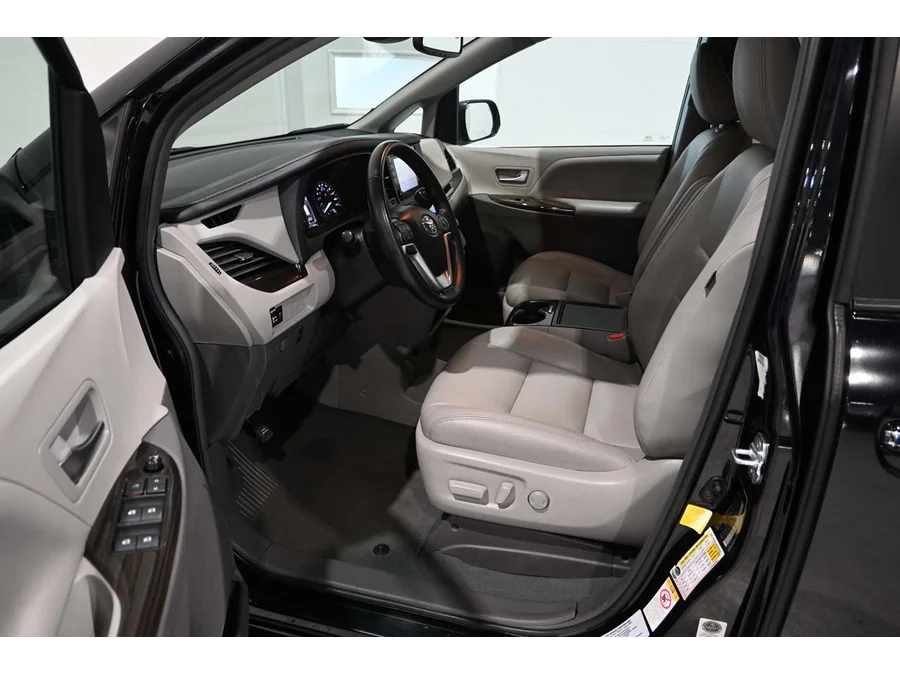 Used 2019 BLACK Toyota XLE Mobility Handicap Van image 13