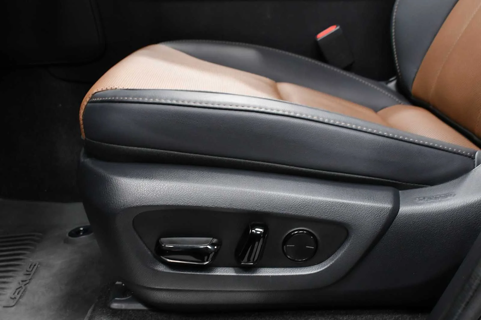 Certified Used 2024 CAVIAR Lexus Premium+ image 17