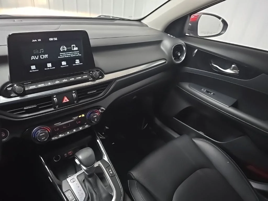 Used 2019 Red Kia EX image 25