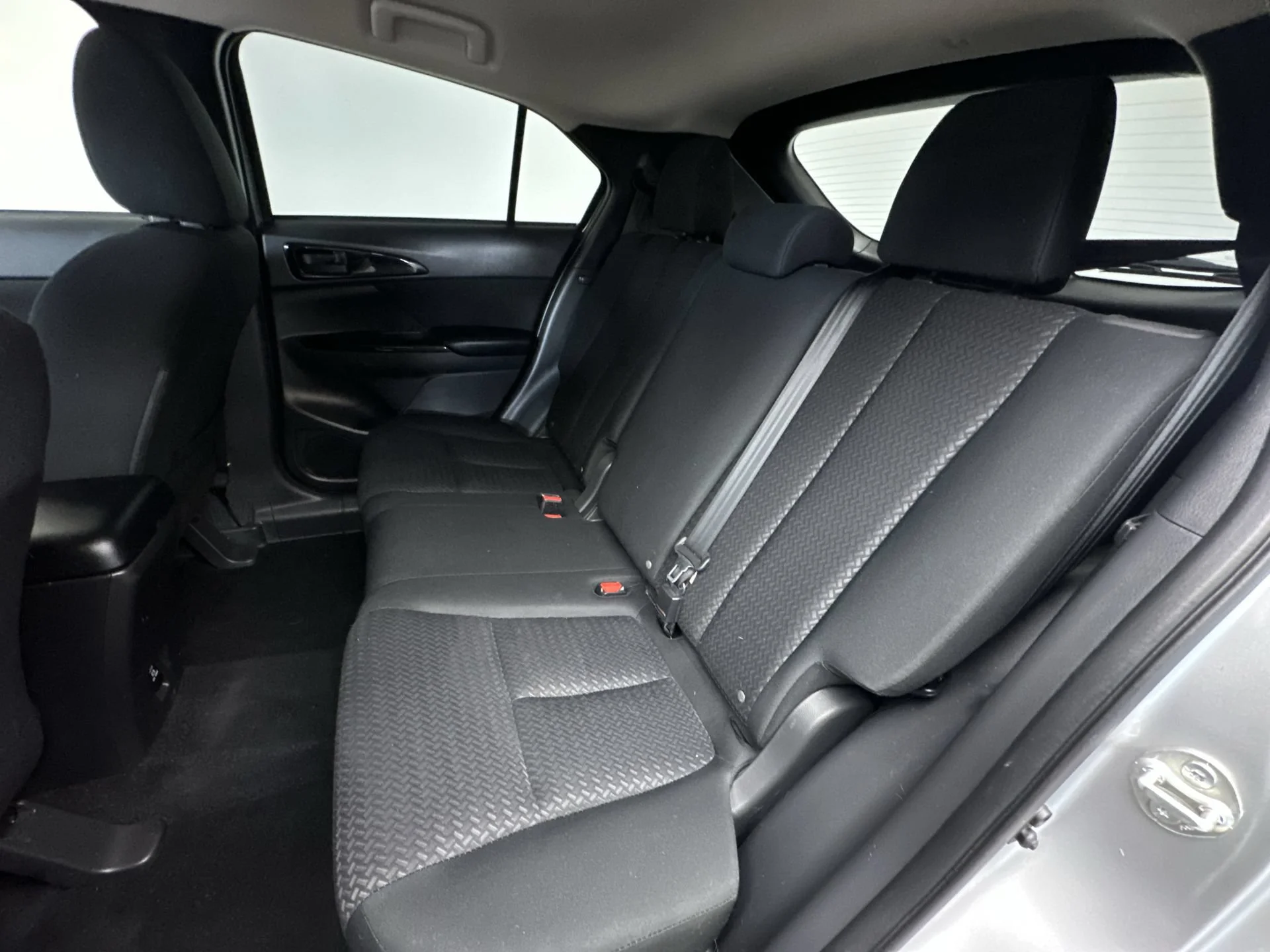 Used 2022 White Diamond Mitsubishi LE image 22
