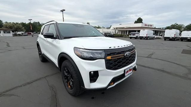New 2026 Star White Metallic Tri-Coat Ford Tremor® image 2
