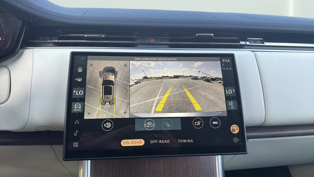Used 2024 Gray Land Rover SE image 17