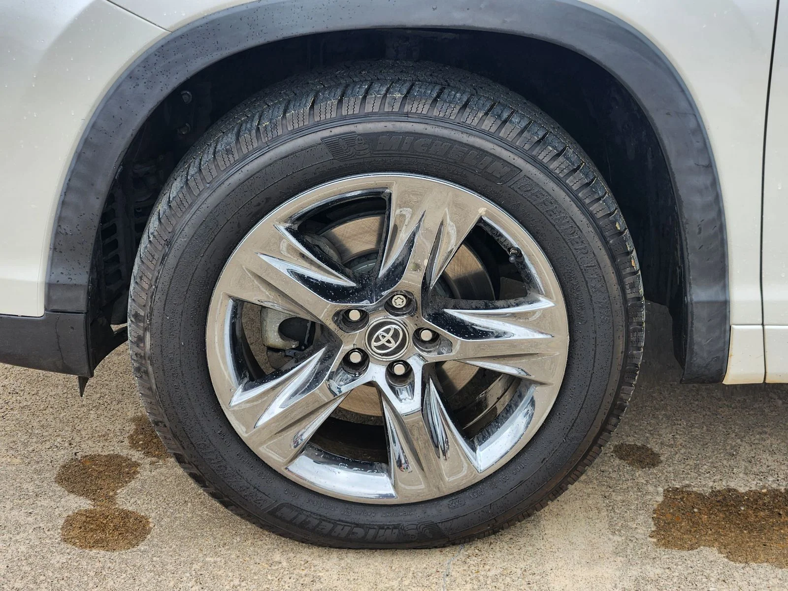Used 2019 White Toyota Limited Platinum image 9