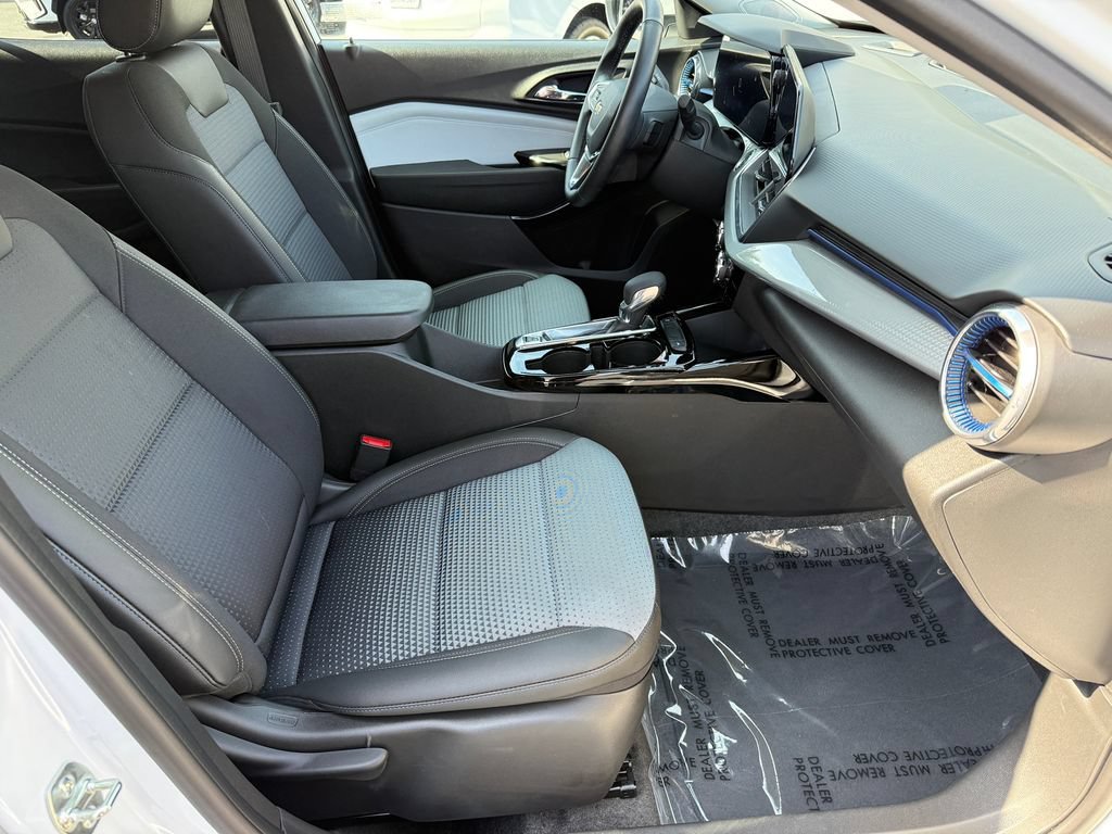 Used 2026 Summit White Chevrolet LT image 15