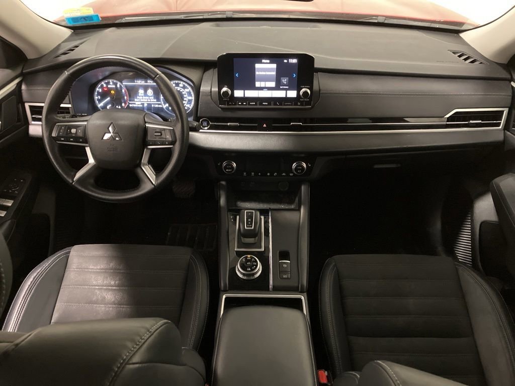 Used 2023  Mitsubishi SE image 2