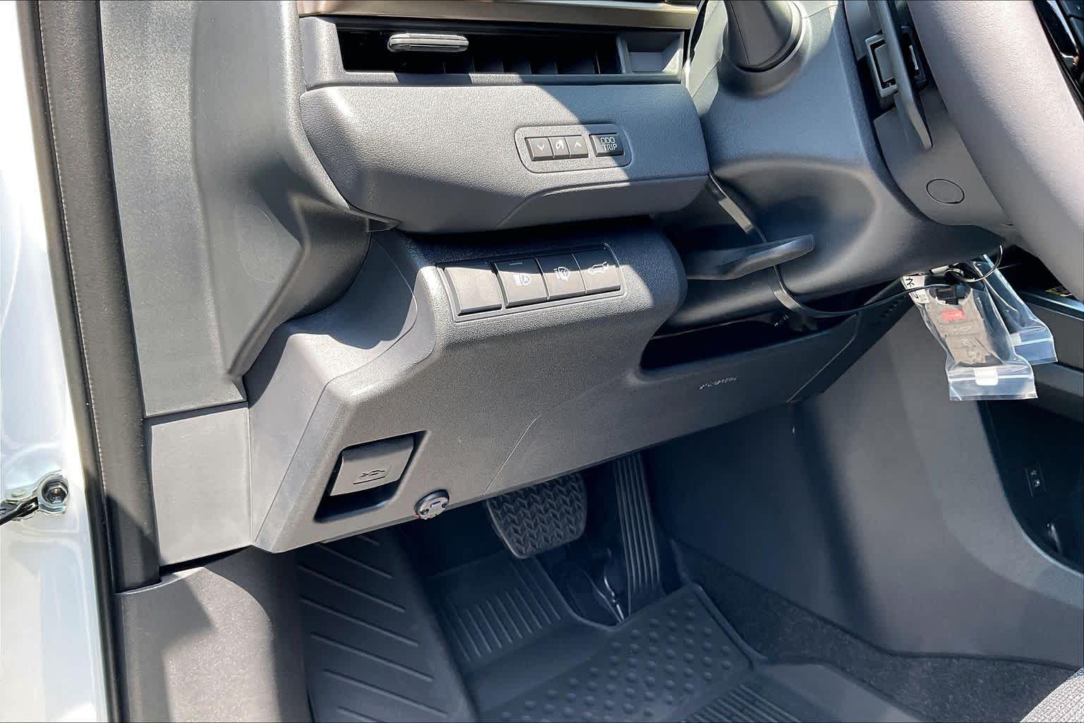 New 2026 Wind Chill Pearl Toyota XLE image 20
