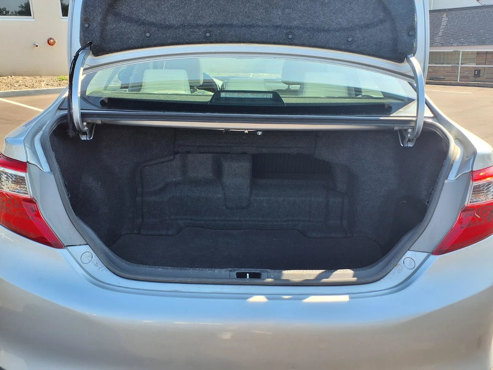 Used 2013 Classic Silver Metallic Toyota XLE image 23
