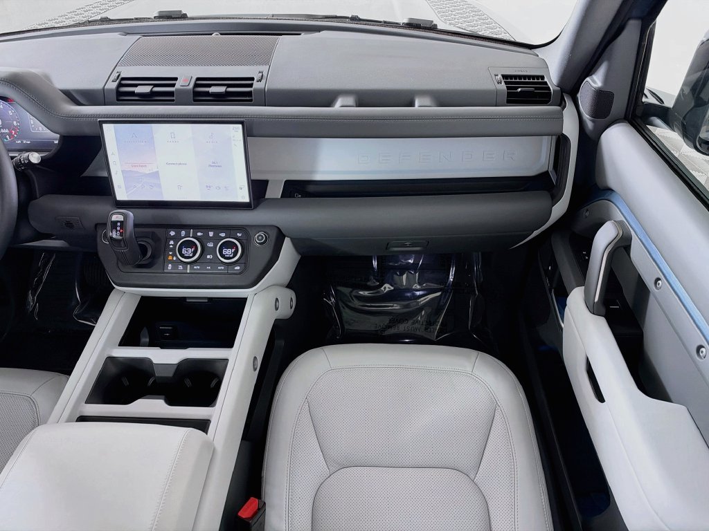 Certified Used 2025 Tasman Blue Metallic Land Rover X-Dynamic SE image 27