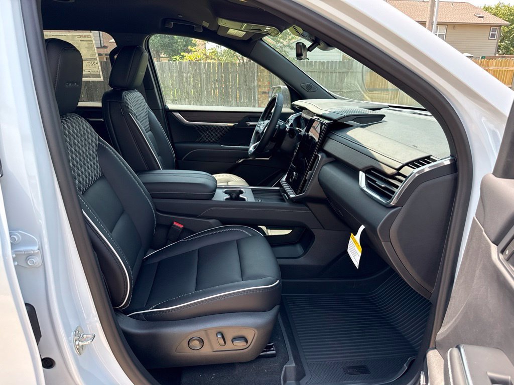 2026 GMC Acadia Denali - Photo 23