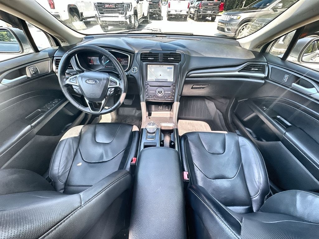 Used 2020  Ford Titanium image 21