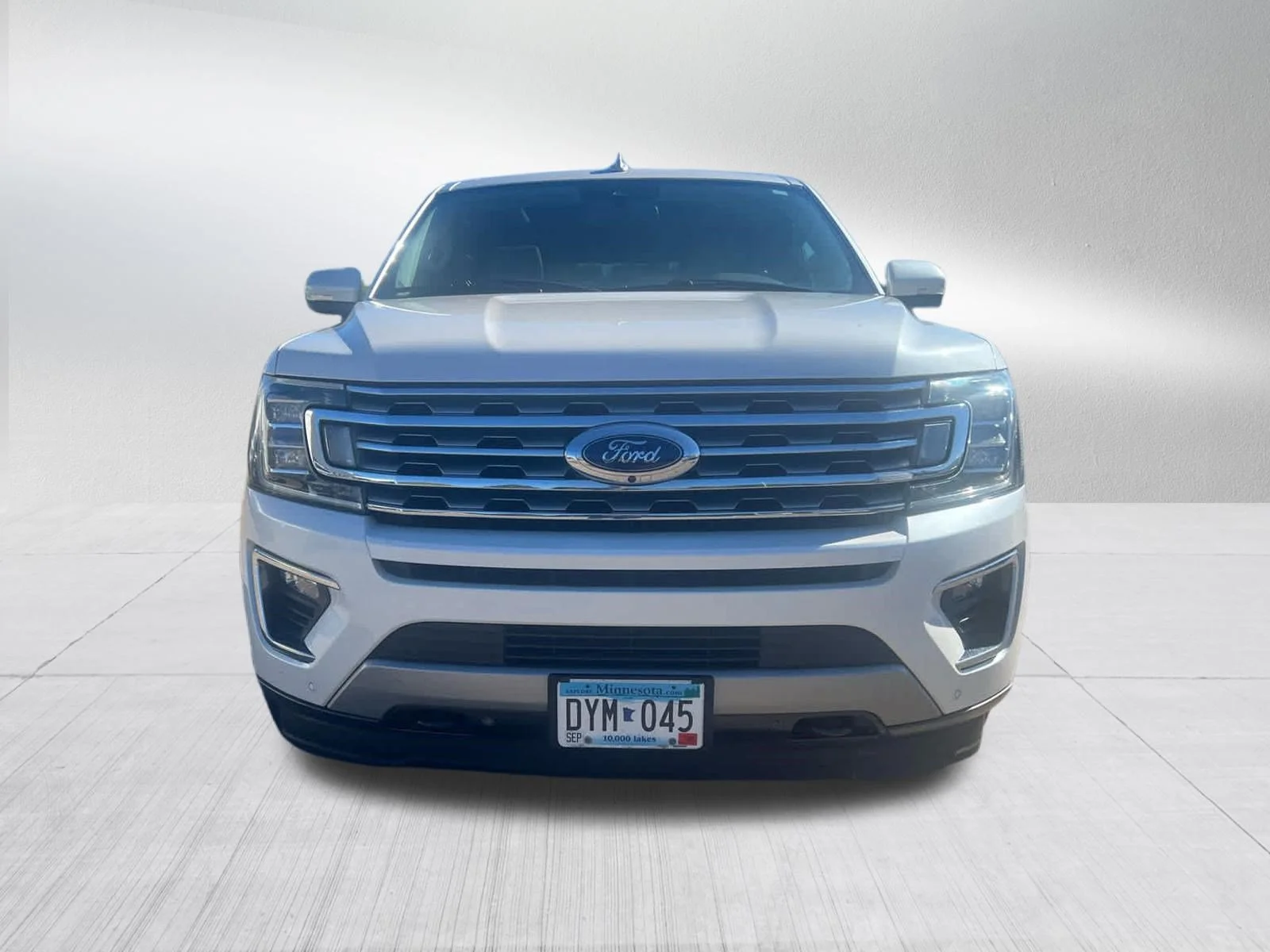 Used 2019 White Platinum Tri-Coat Metallic Ford Limited image 2