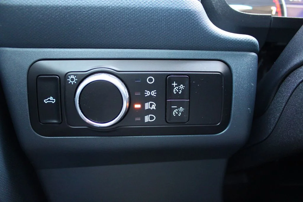 Used 2024  Ford Lariat image 21