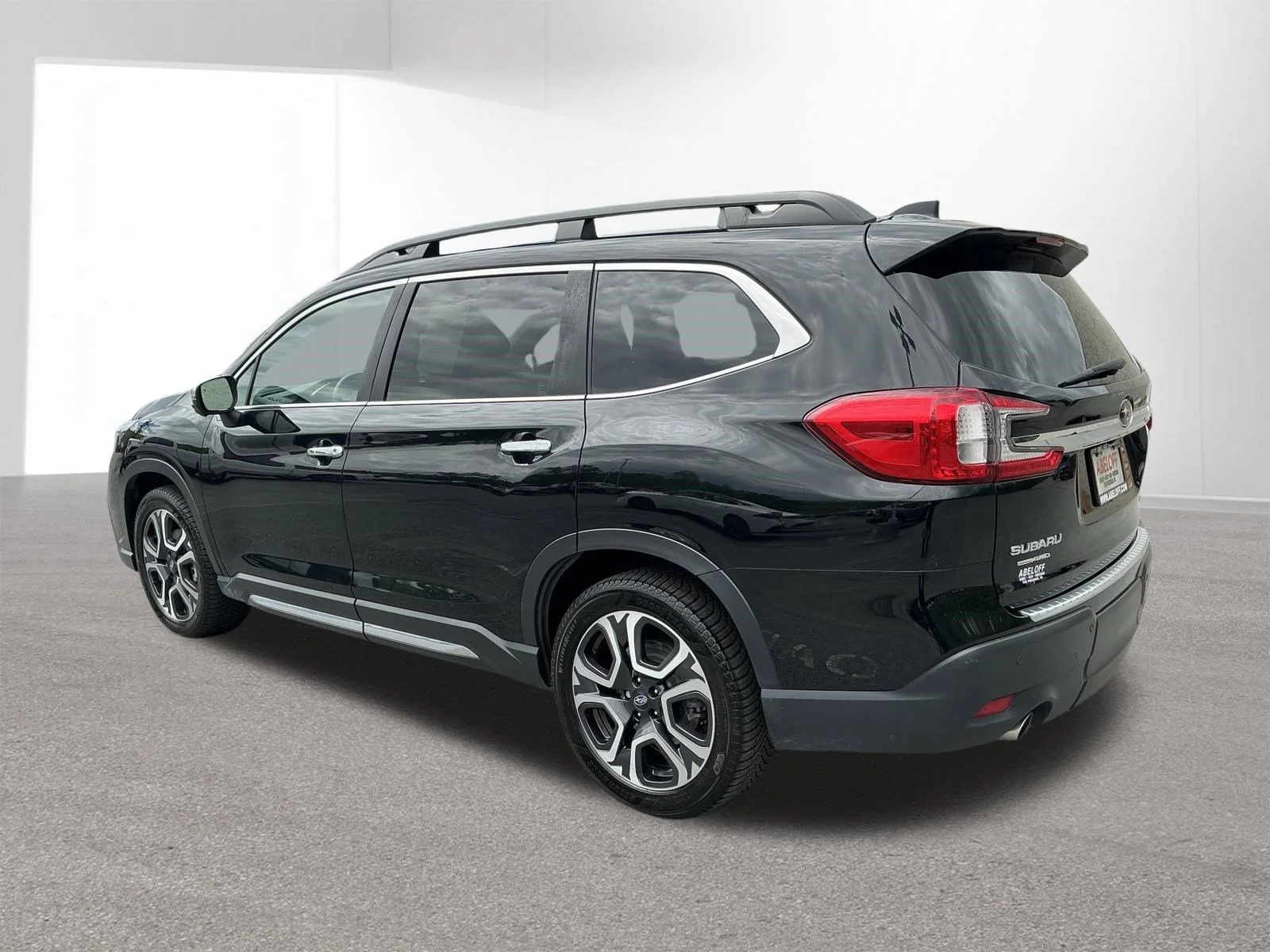 Used 2023 Crystal Black Silica Subaru Touring image 5