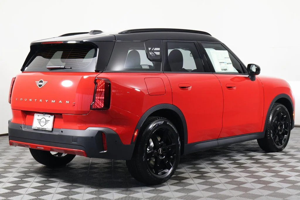 Used 2026 Chili Red MINI Signature Plus image 2