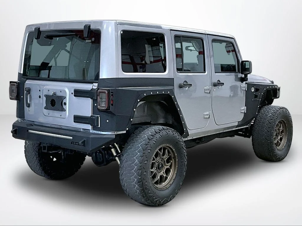 Used 2015 Silver Jeep Unlimited Sport image 2