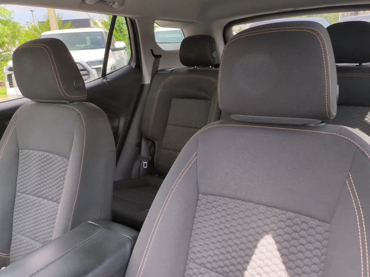 Used 2019 Ebony Twilight Metallic GMC SLE image 8