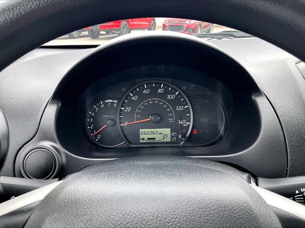 Used 2024 Red Mitsubishi ES image 21