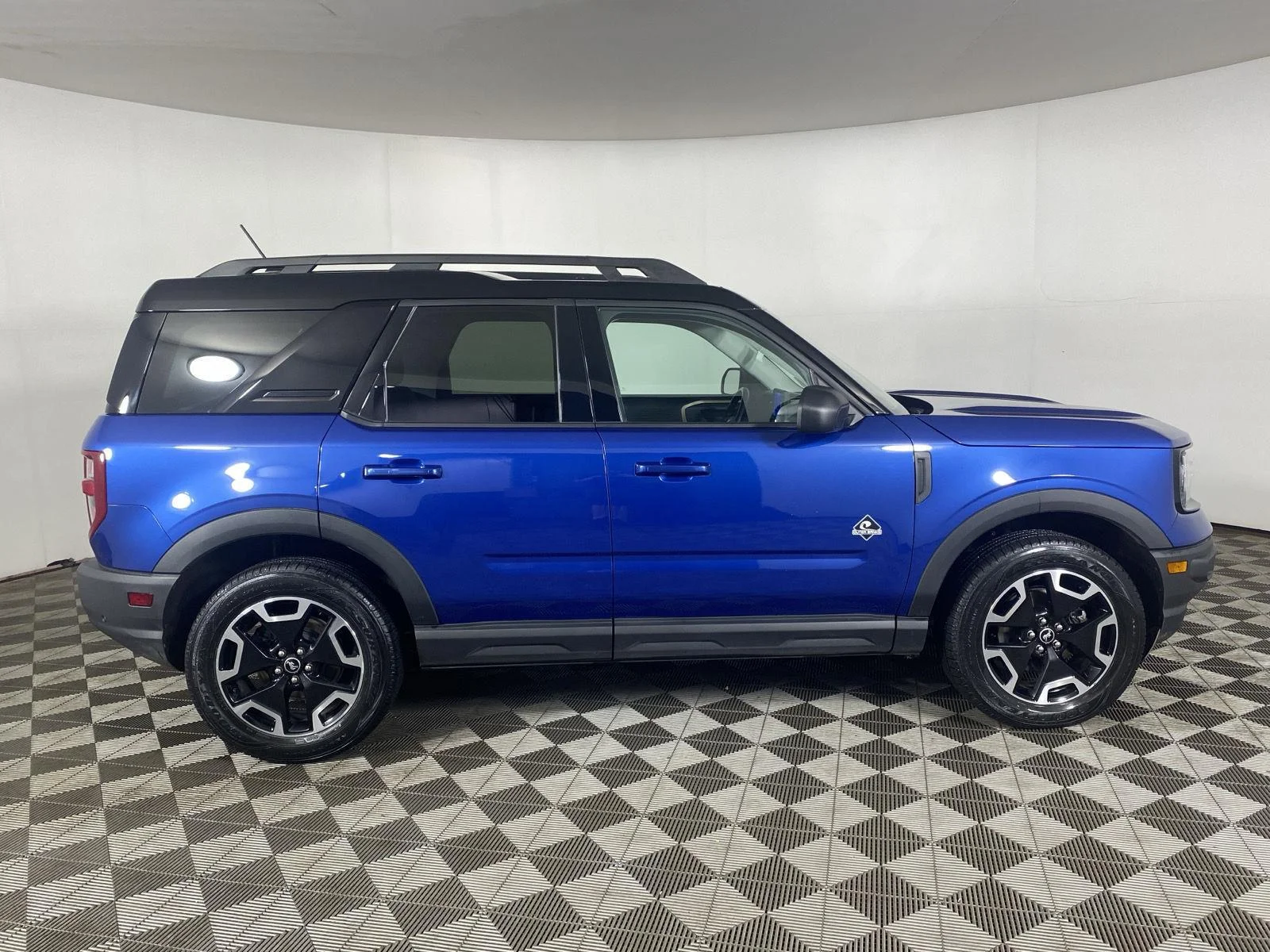 Used 2024 Atlas Blue Ford Outer Banks image 8