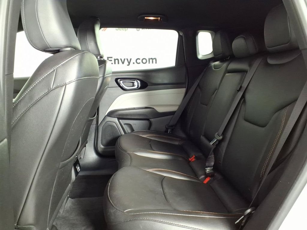 Used 2024 Silver Jeep Limited image 9