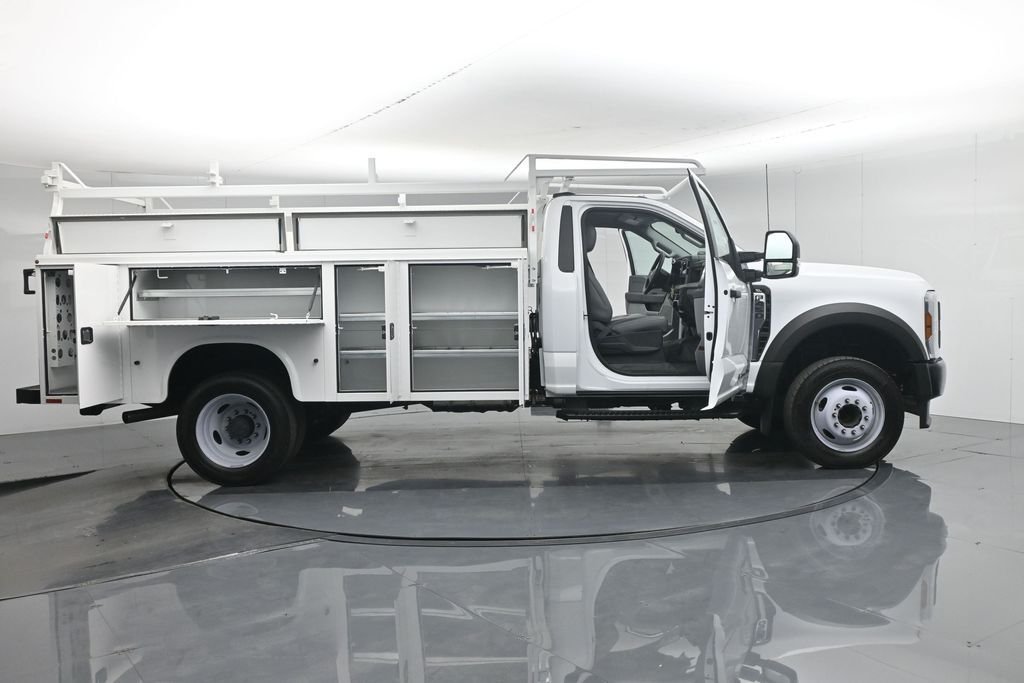 New 2025 Oxford White Ford XL image 4