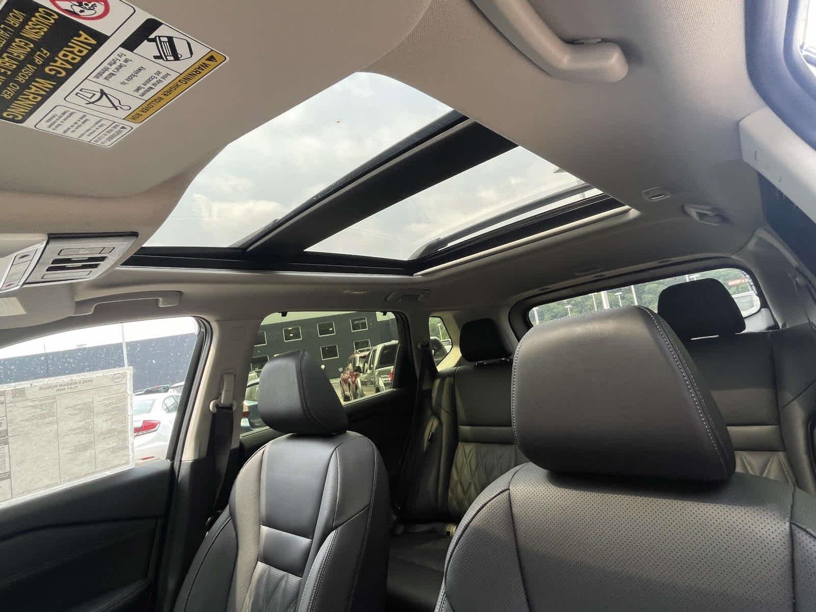 New 2026 Everest White Pearl/Super Black Nissan Platinum image 5