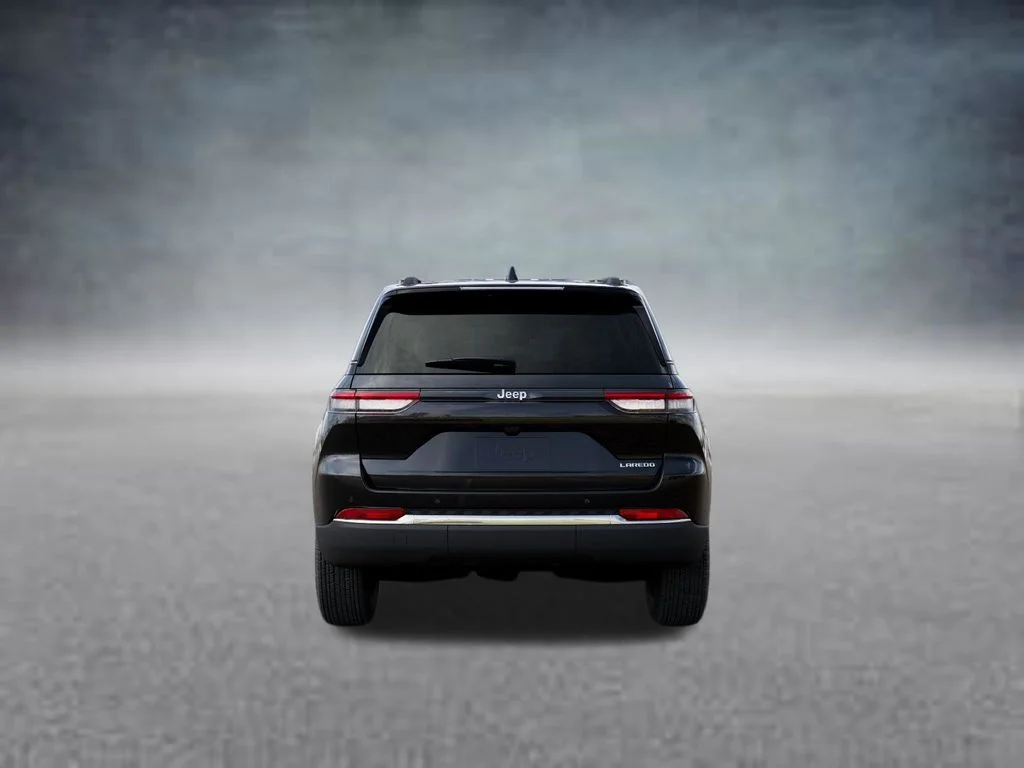 New 2026 Diamond Black Crystal Pearl-Coat Exterior Paint Jeep Laredo X image 7