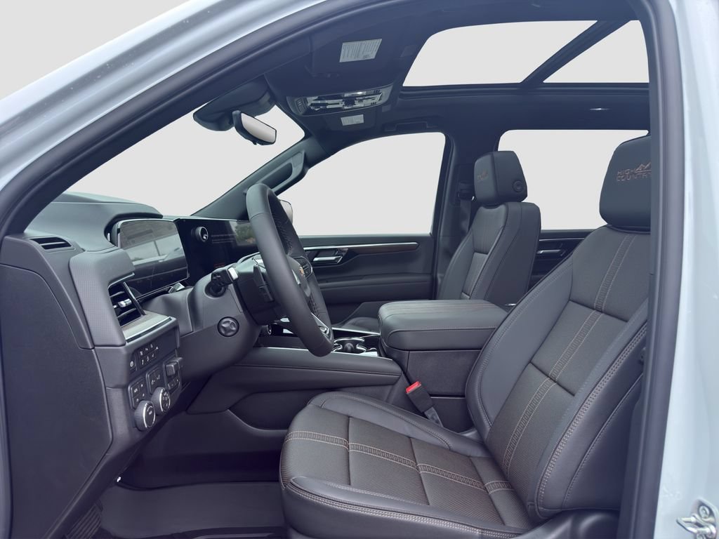 New 2026 Polar White Tricoat Chevrolet High Country image 9