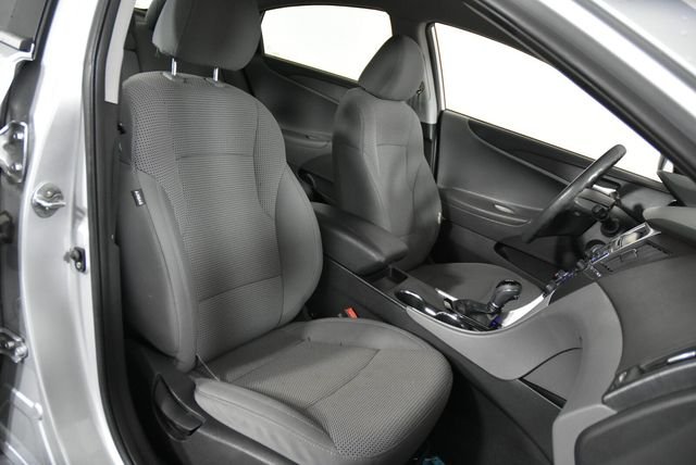 Used 2011 Silver Hyundai GLS image 13